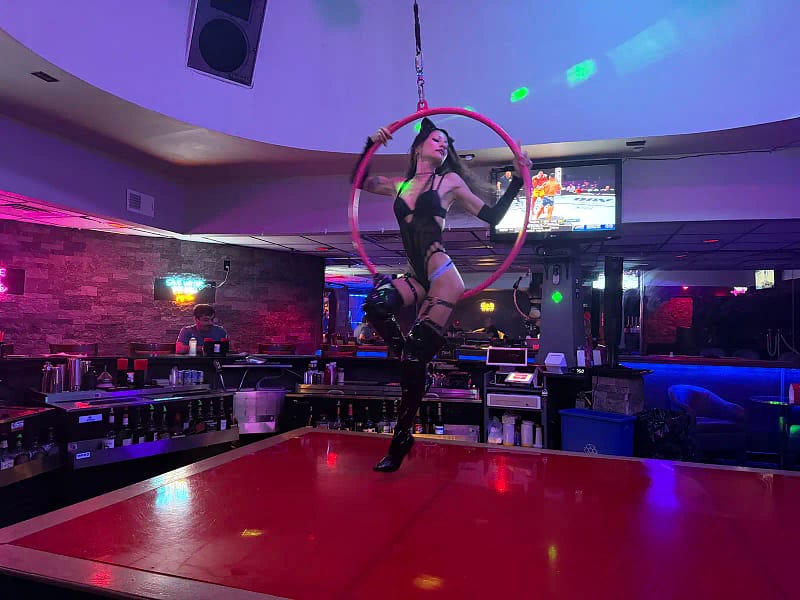 Beautiful Dancer at Sweethearts